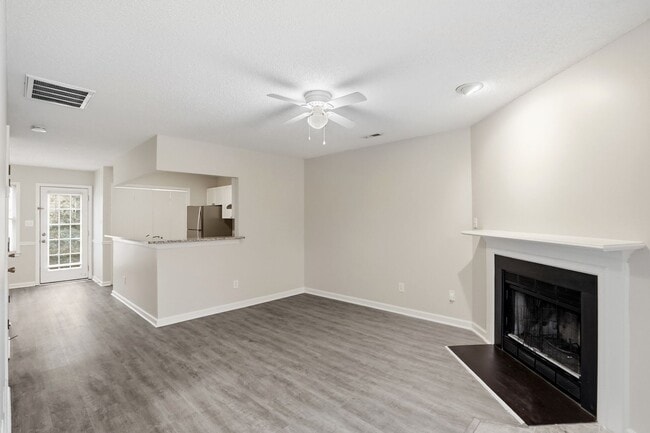 Photo - Oakhurst Living at Its Finest (Fresh Paint - New Carpet)