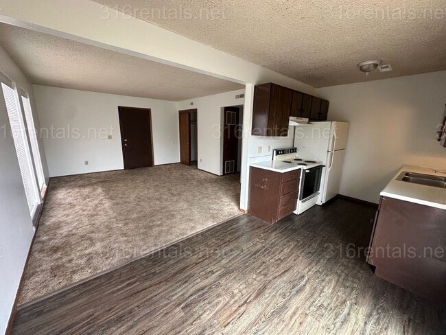 Photo - $750 - 2 bed 1 bath - Second floor Apartment Unit 369 E Marion Ct Apt 4