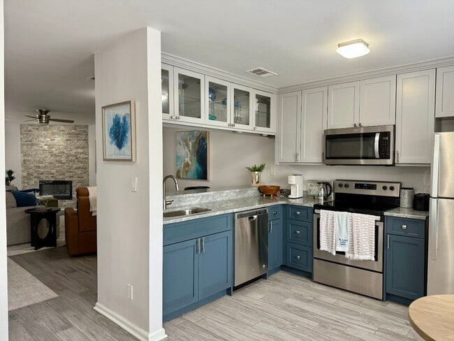 Building Photo - Fully furnished, private 2-story VB Condo!