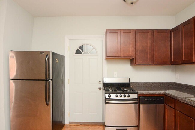 Photo - 634 W Oakdale Ave Unit K05J
