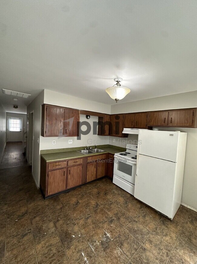Photo - 1624 University Dr