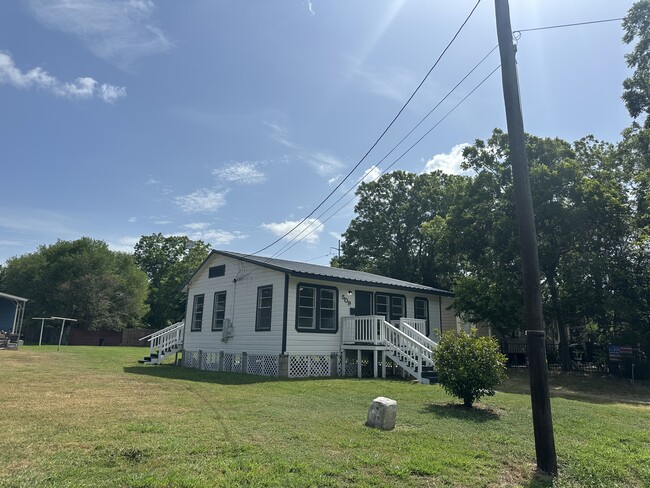 Photo - 509 W River St