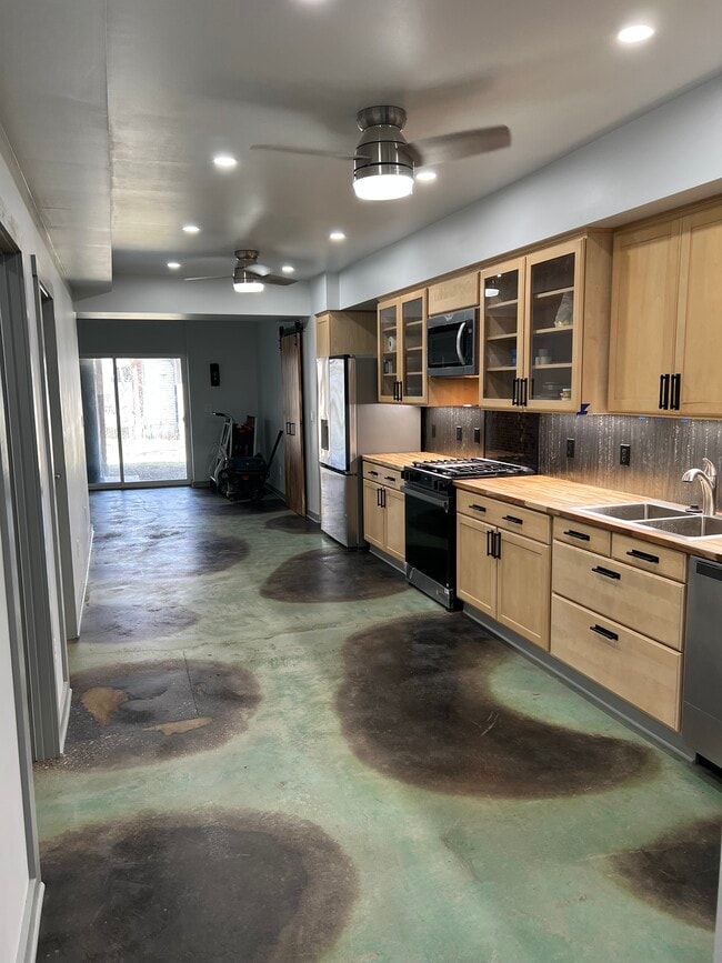 Photo - 3136 Hermina St