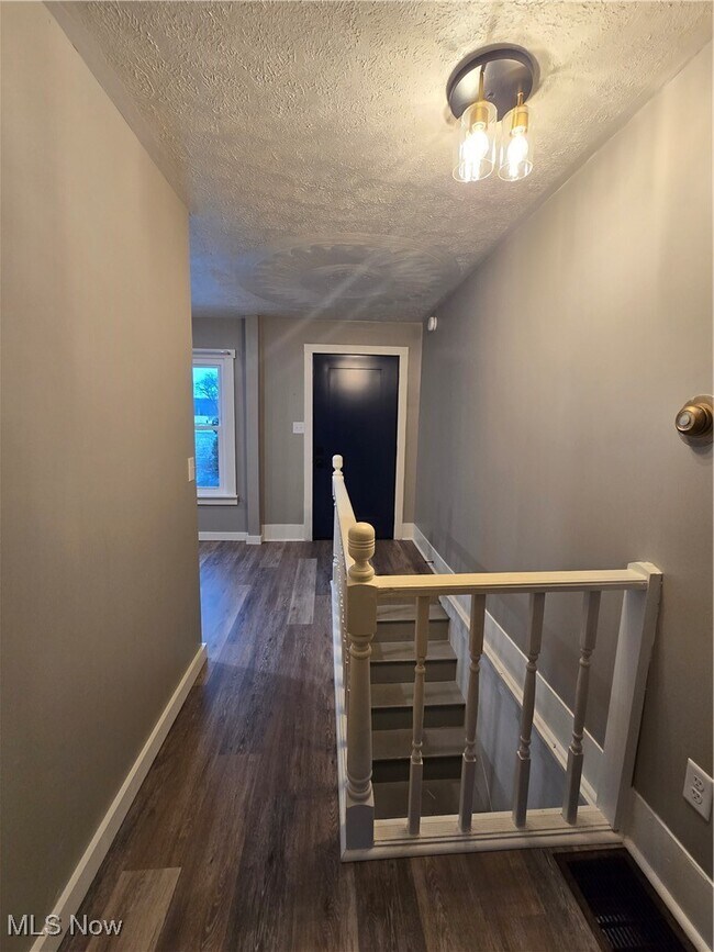 Photo - 122 4th St NE