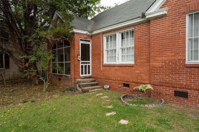 Photo - In the heart of Old Cloverdale!