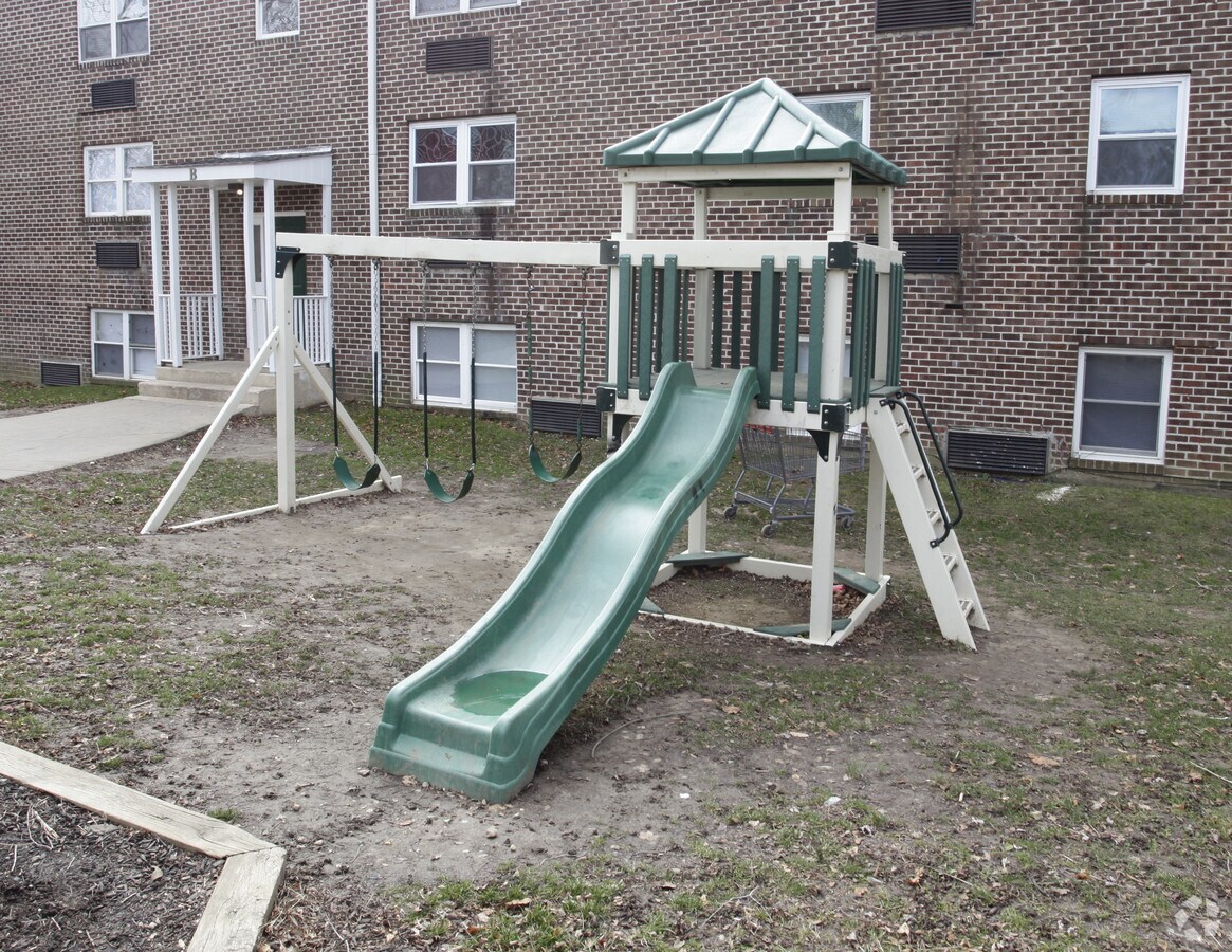 Photo - Crest Manor Apartments