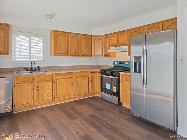 Photo - 15760 Oakbrook St