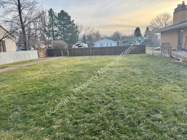 Building Photo - Semi-Furnished 5 bed 2 bath with large fenced yard for rent!