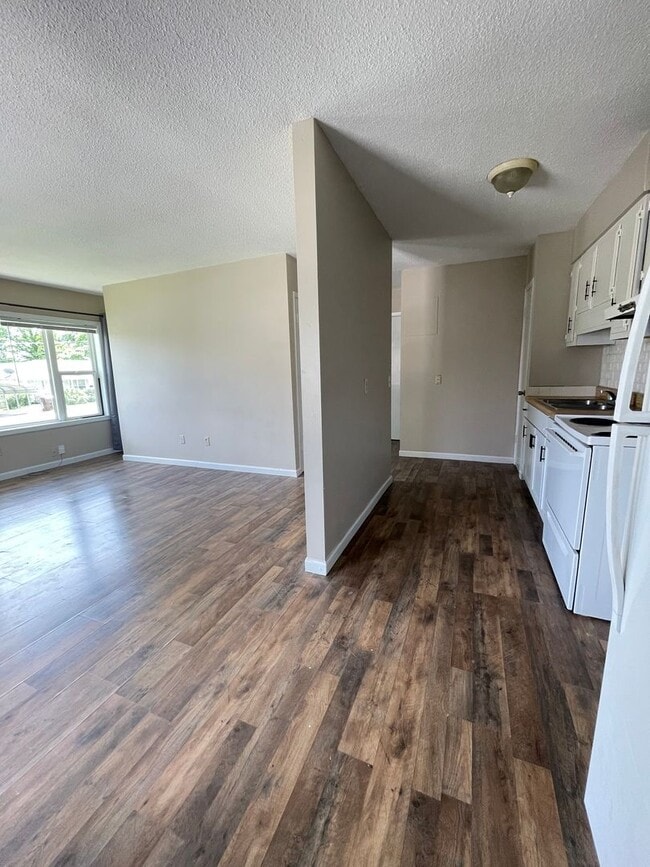 Photo - 1 Bed 1 Bath Apartment For Rent in TROY, MO Unit APT A