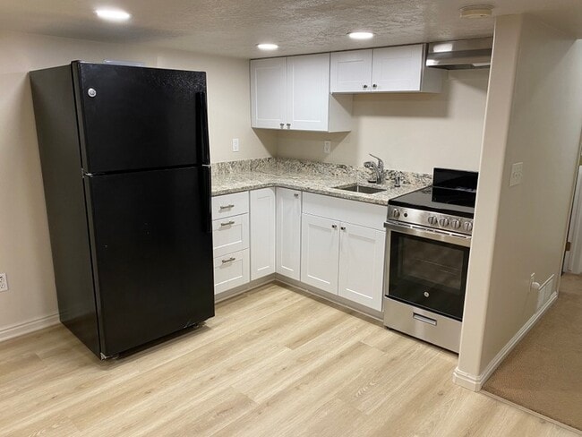 Building Photo - 50 50 W