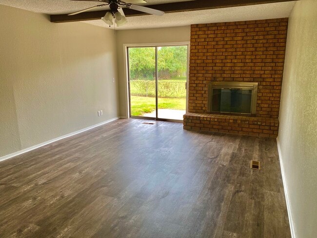 Photo - 305 W Quantico St