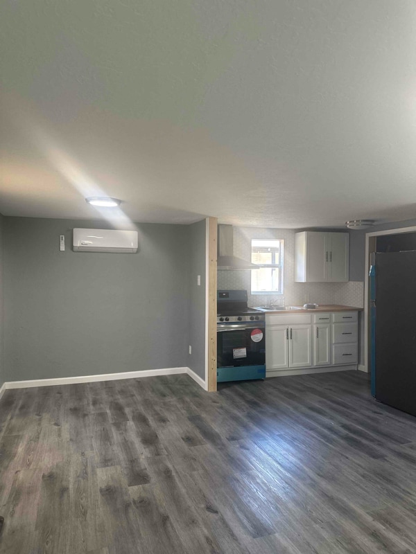 Photo - 704 SE 7th St