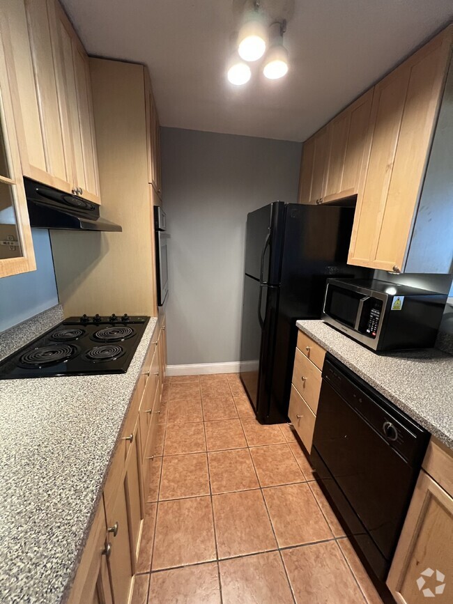 Building Photo - 1BD/1BA Charming Baltimore Condo Unit 1411