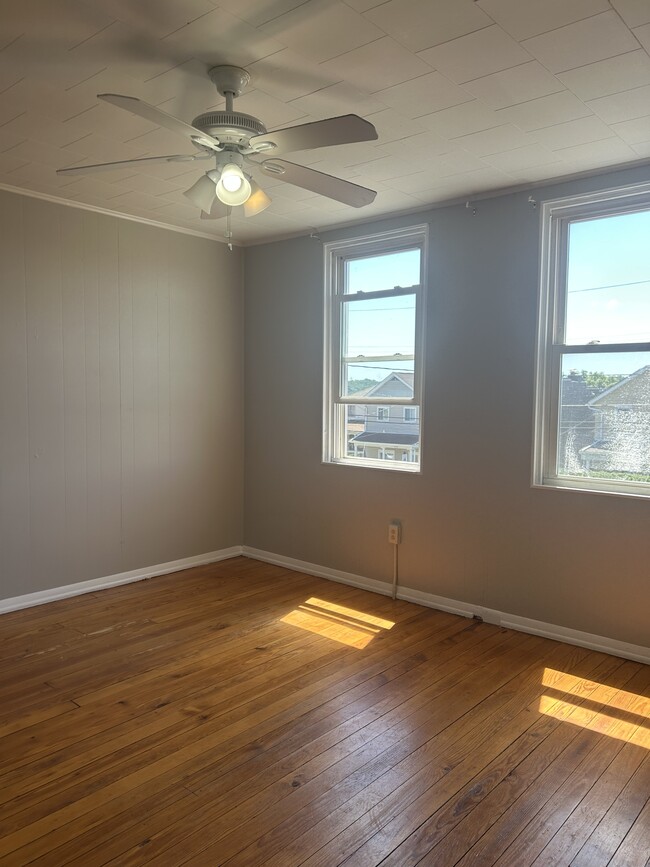 Photo - 4243 Gladstone St