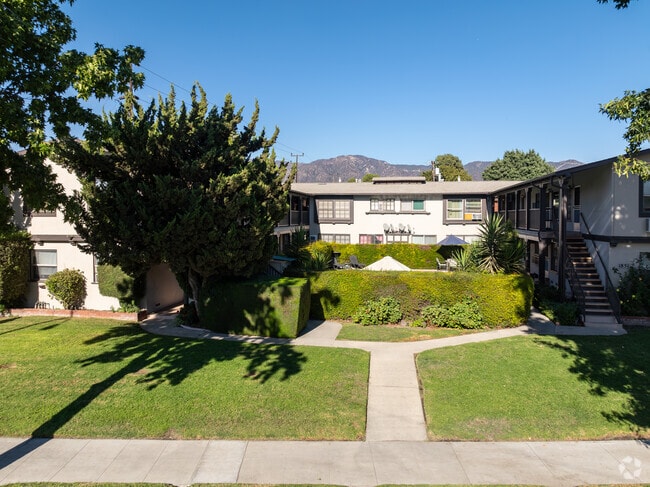 1851 Riverside Dr Glendale, CA 91201