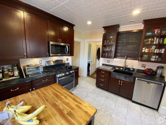 Building Photo - 379 Highland Ave Unit 2 Rental