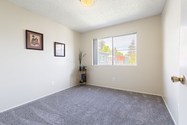 Photo - Hunter's Landing Apartments