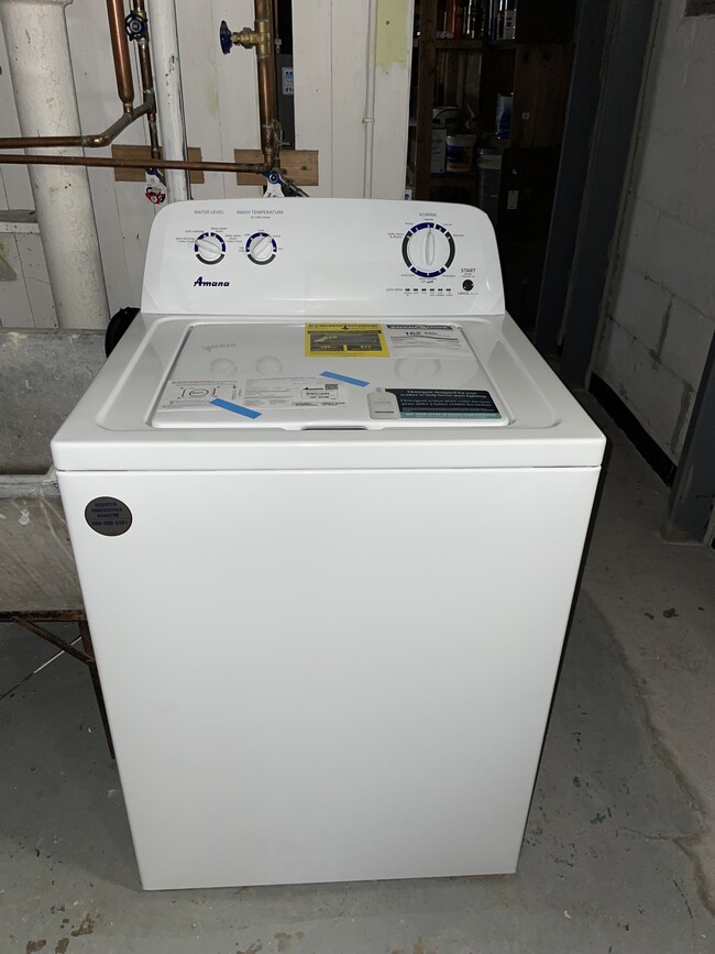 New Washing Machine - 3262 N Cambridge Ave Casa Adosada