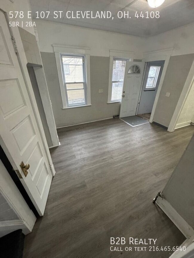 Photo - 578 E 107th St