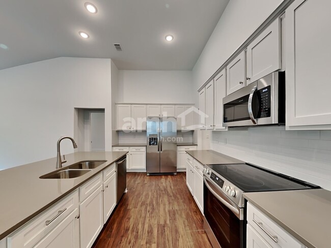 Photo - 104 Punderson Dr