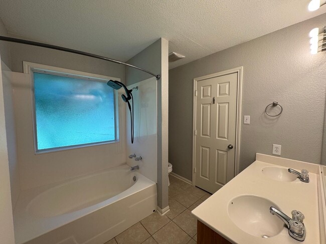 Photo - Spacious 3 Bedroom Home