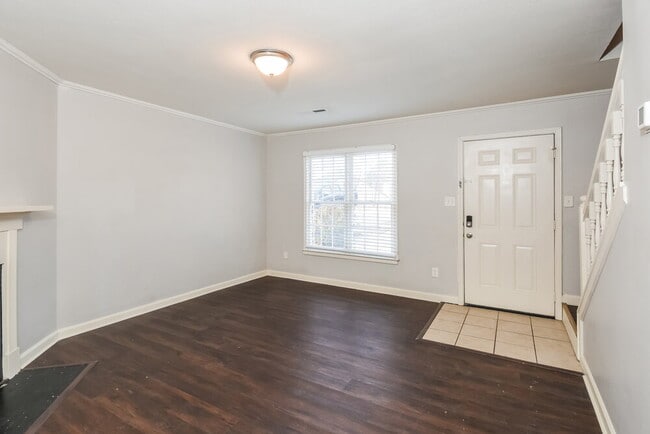 Photo - 1651 Winchester Way SE