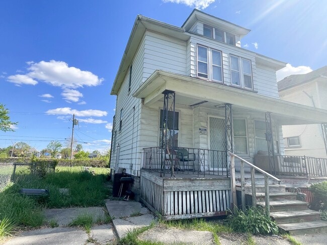 Photo - 227 W Grand St