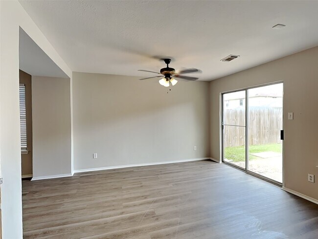 Photo - 1207 Hannover Blvd
