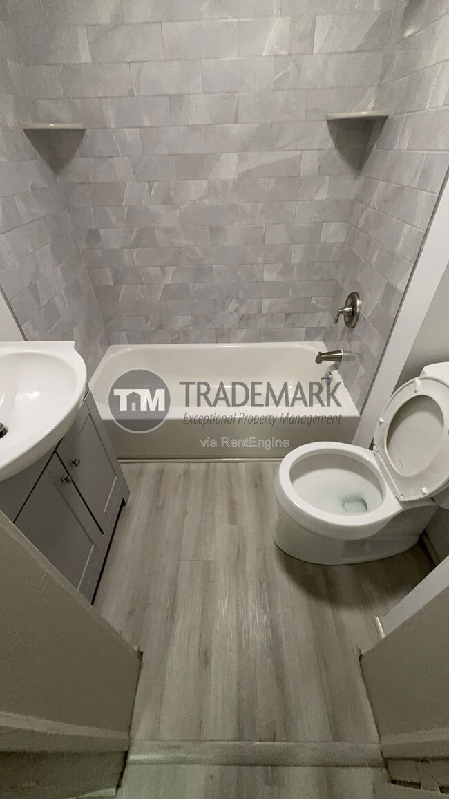 Photo - 40 W James St Unit 2