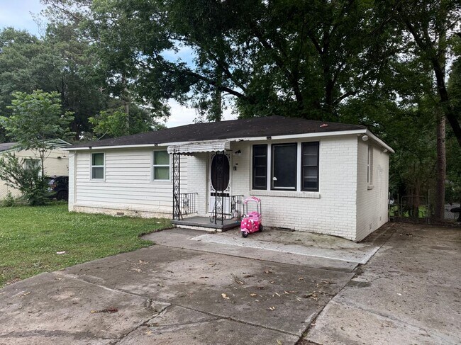Photo - 331 Simca St SE