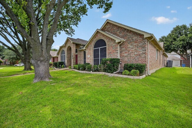 9906 Ashmont Dr