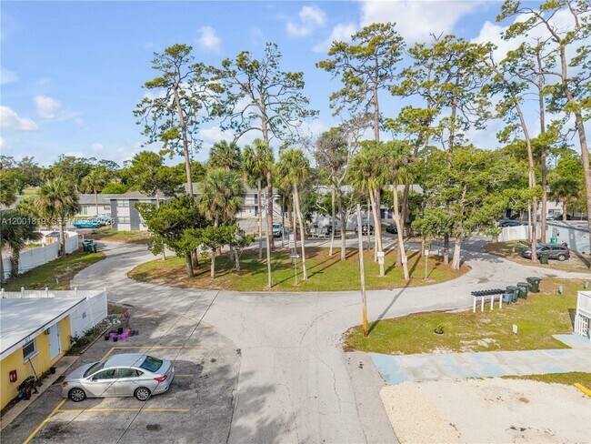 Photo - 313 Country Club Oval Unit 11