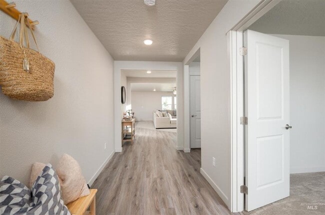 Photo - Spacious Modern Home w/Open Floor-Plan