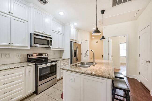 Photo - 242 Lenox St