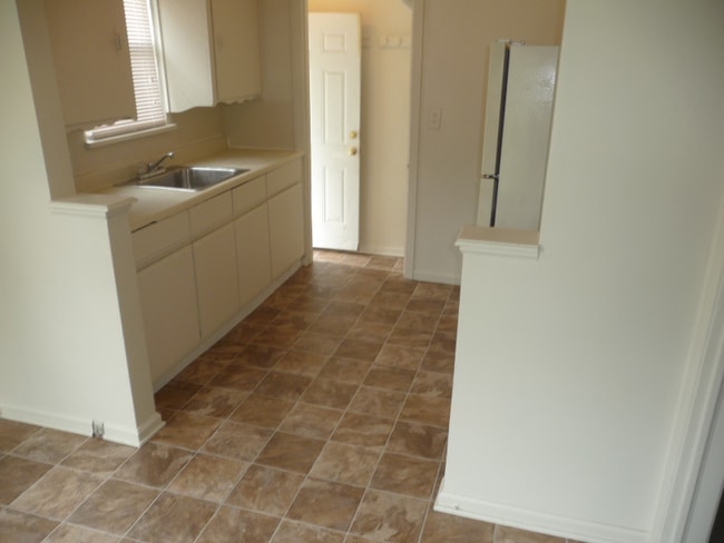 Photo - 19444 Lennane St