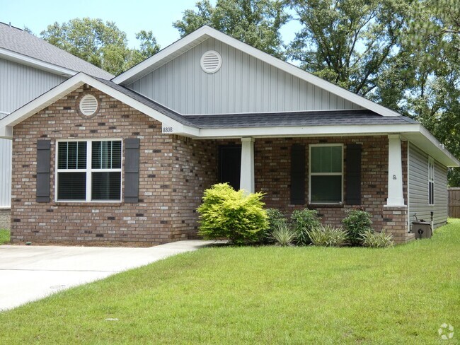 Building Photo - Prime Pensacola Location Rental