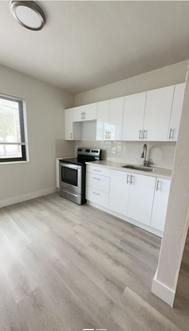 Photo - 600 SW 9 AVE