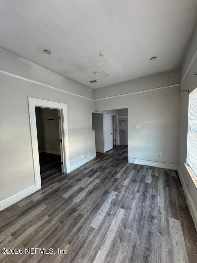 Photo - 1050 8th St W