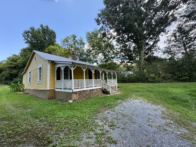 Building Photo - 2/1 Country House $895