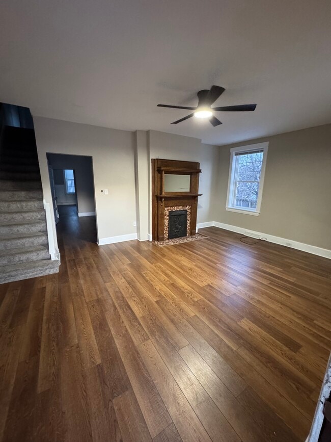 Building Photo - 203 S Hamilton Ave Unit 203