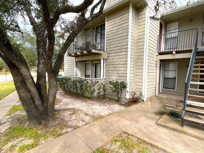 Photo - SUBLEASE AVAILABLE JULY Spacious One Bedroom Condo Close to Campus On the Bus Route Unidad 209