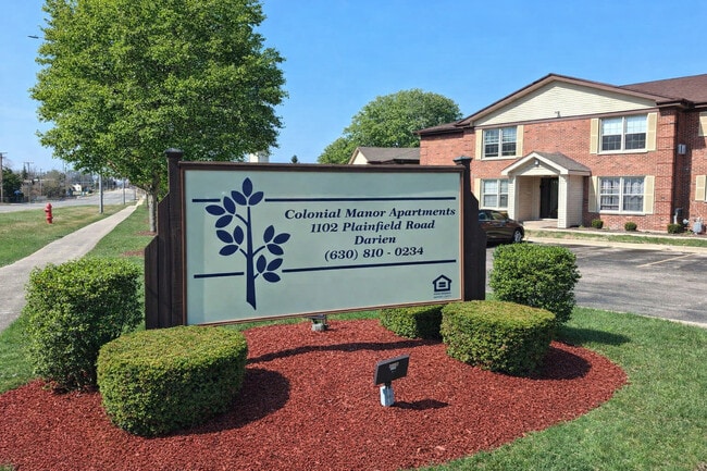 Building Photo - Colonial Manor