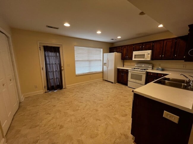 Photo - 2 Bedroom 2.5 bath townhome for rent