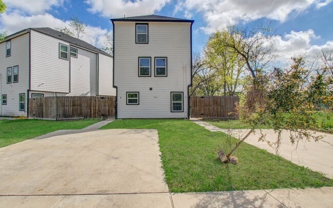 Photo - 4616 Shreveport Blvd Unit B