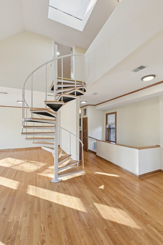 Photo - 5202 N Lakewood Ave Unit 2