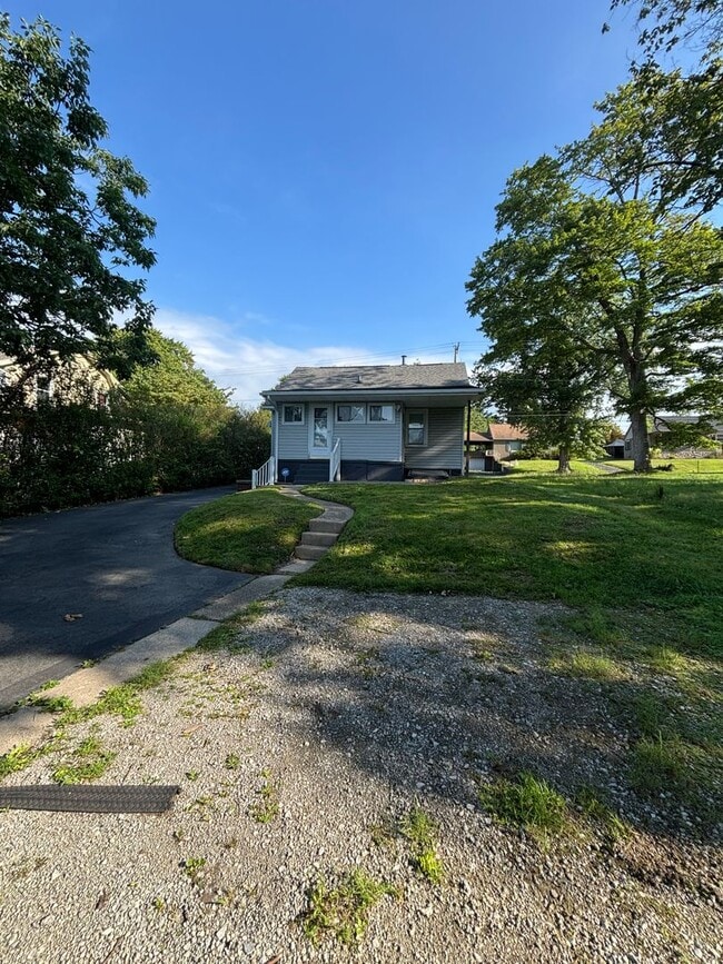 Photo - 130 E Northview Ave