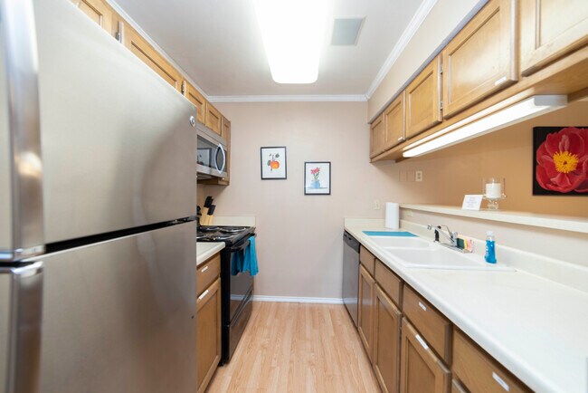 Fully stocked kitchen - 4107 Medical Dr Unit 6208