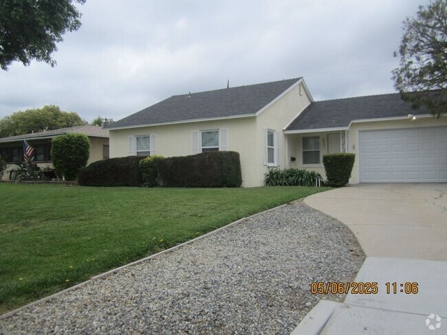 Building Photo - MAGNOLIA CENTER CHARMER, LIKE NEW! Rental
