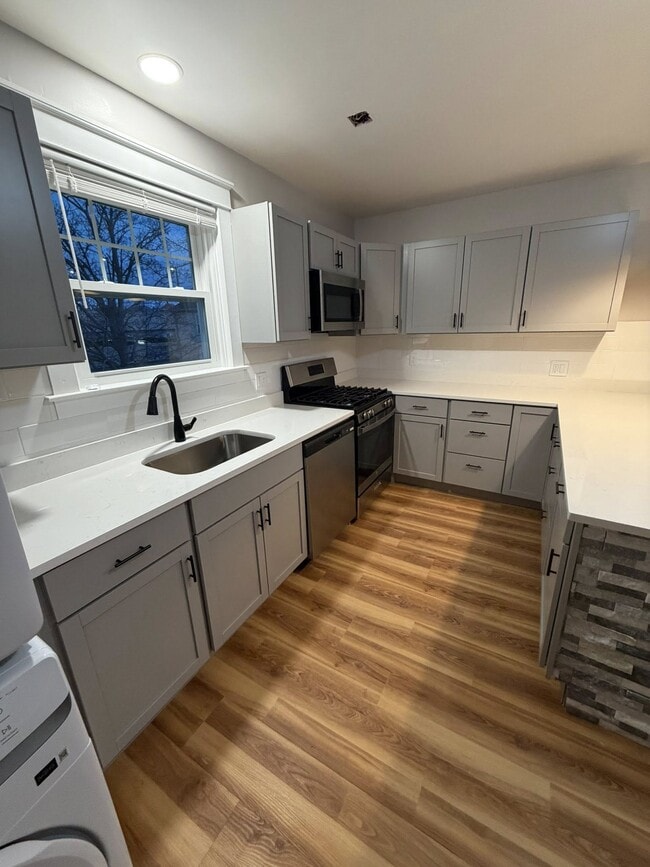 Photo - 936 S Main St Unit 2