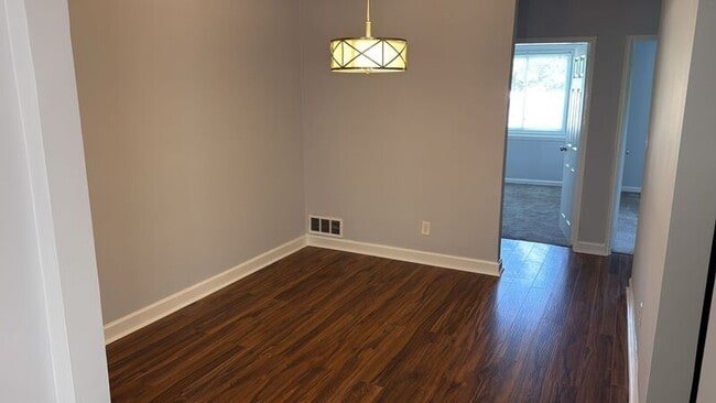 Photo - 866 Bellevue St SE